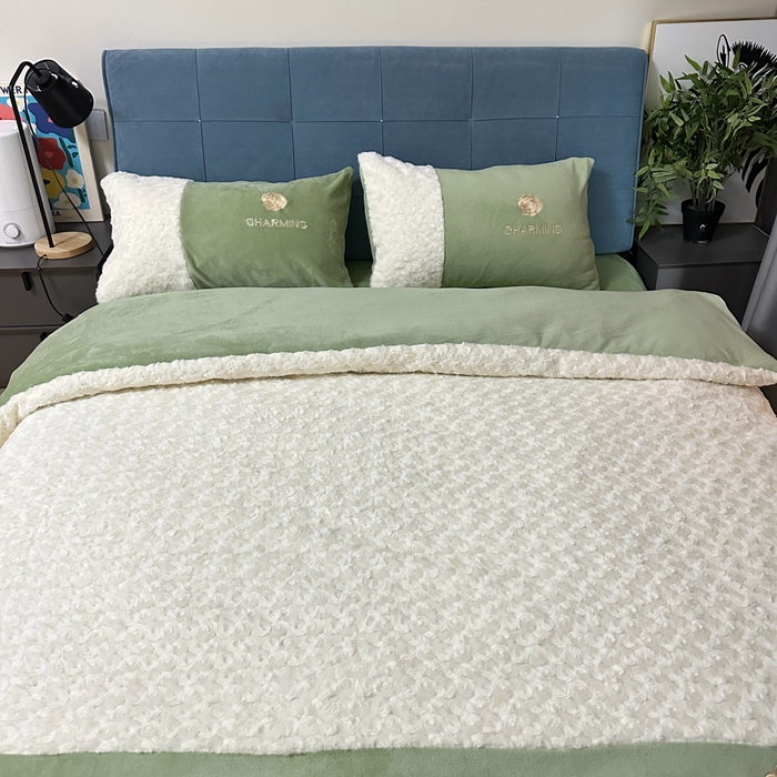 91家纺网 家纺一手货源 找家纺 眷恋 2024新款兔毛牛奶绒四件套 玫瑰之恋-奶白+云川绿