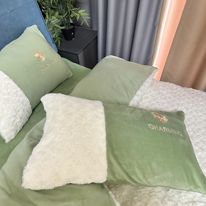 91家纺网 家纺一手货源 找家纺 眷恋 2024新款兔毛牛奶绒四件套 玫瑰之恋-奶白+云川绿