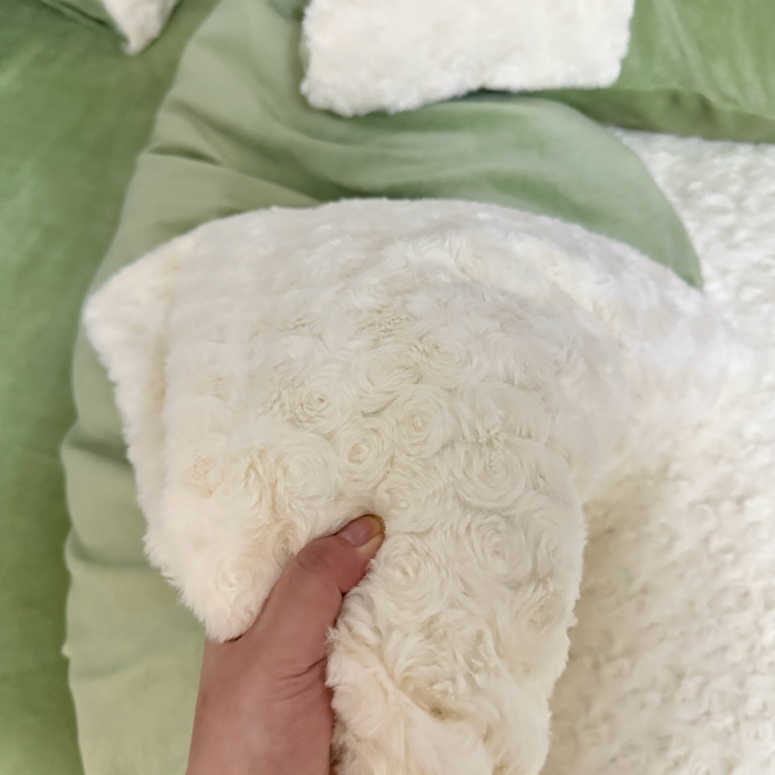 91家纺网 家纺一手货源 找家纺 眷恋 2024新款兔毛牛奶绒四件套 玫瑰之恋-奶白+云川绿