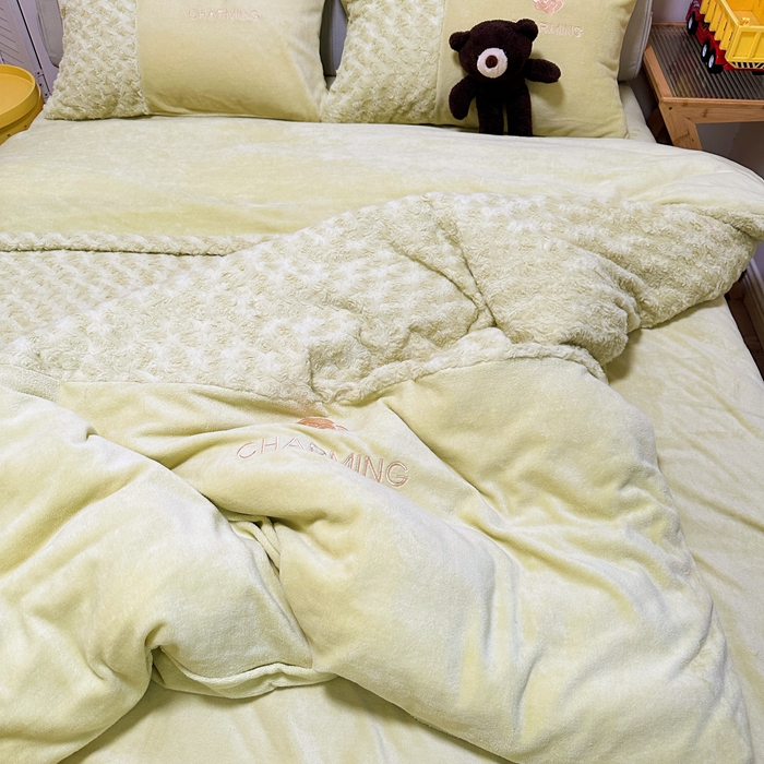 91家纺网 家纺一手货源 找家纺 眷恋 2024新款兔毛牛奶绒四件套 玫瑰之恋-抹茶绿