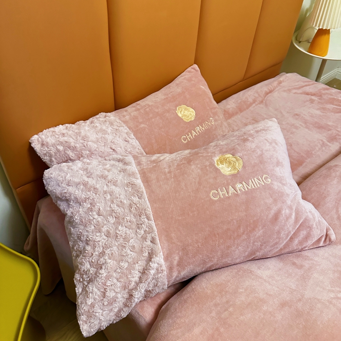 91家纺网 家纺一手货源 找家纺 眷恋 2024新款兔毛牛奶绒四件套 玫瑰之恋-梦幻粉+浅豆沙