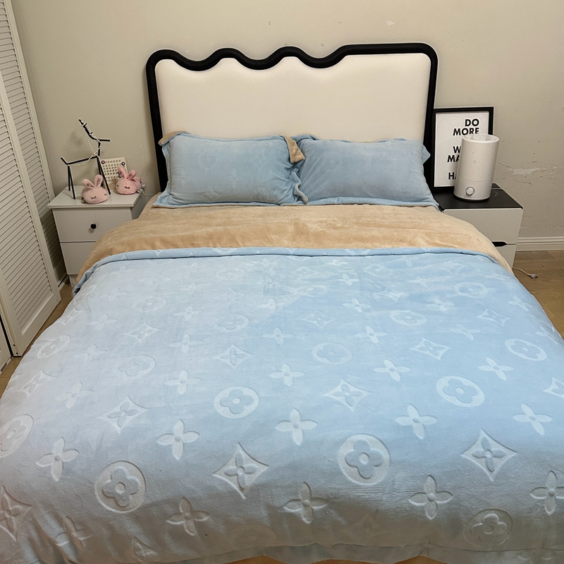 91家纺网 家纺一手货源 找家纺 （总）金麦家纺 2023新款230g高克重牛奶绒雕花四件套