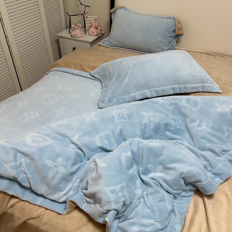 91家纺网 家纺一手货源 找家纺 （总）金麦家纺 2023新款230g高克重牛奶绒雕花四件套