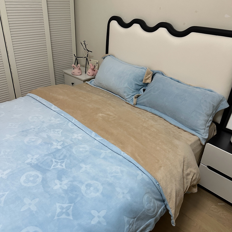 91家纺网 家纺一手货源 找家纺 （总）金麦家纺 2023新款230g高克重牛奶绒雕花四件套