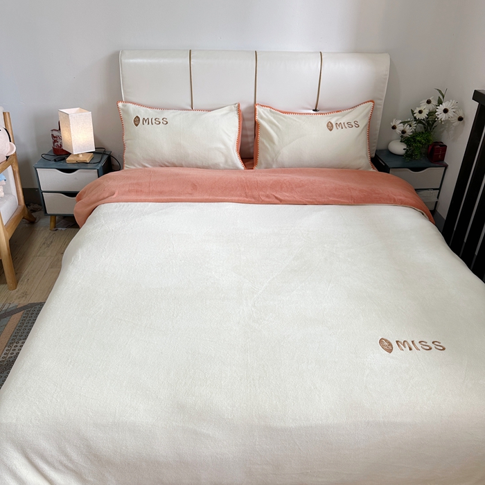 91家纺网 家纺一手货源 找家纺 眷恋 2024新款贝壳边牛奶绒刺绣四件套 恋-奶黄+南瓜橘