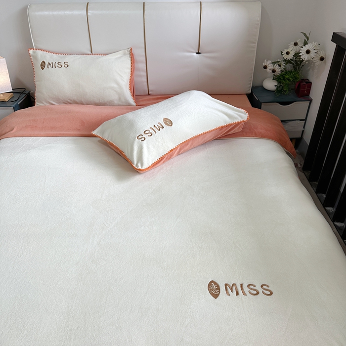 91家纺网 家纺一手货源 找家纺 眷恋 2024新款贝壳边牛奶绒刺绣四件套 恋-奶黄+南瓜橘