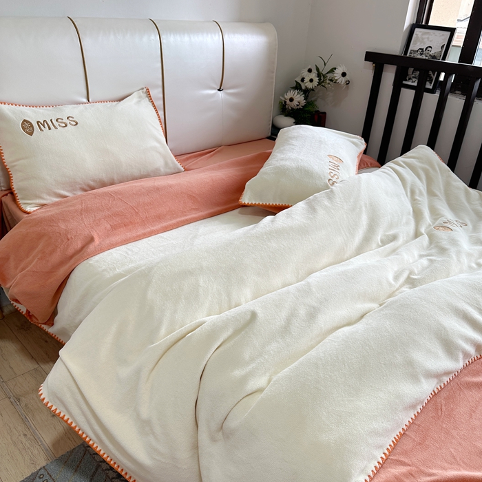 91家纺网 家纺一手货源 找家纺 眷恋 2024新款贝壳边牛奶绒刺绣四件套 恋-奶黄+南瓜橘