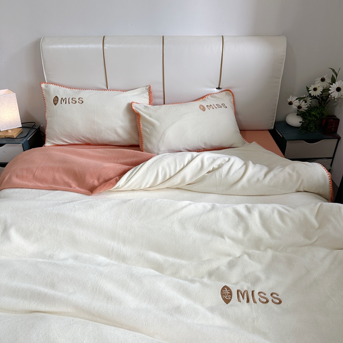 91家纺网 家纺一手货源 找家纺 眷恋 2024新款贝壳边牛奶绒刺绣四件套 恋-奶黄+南瓜橘