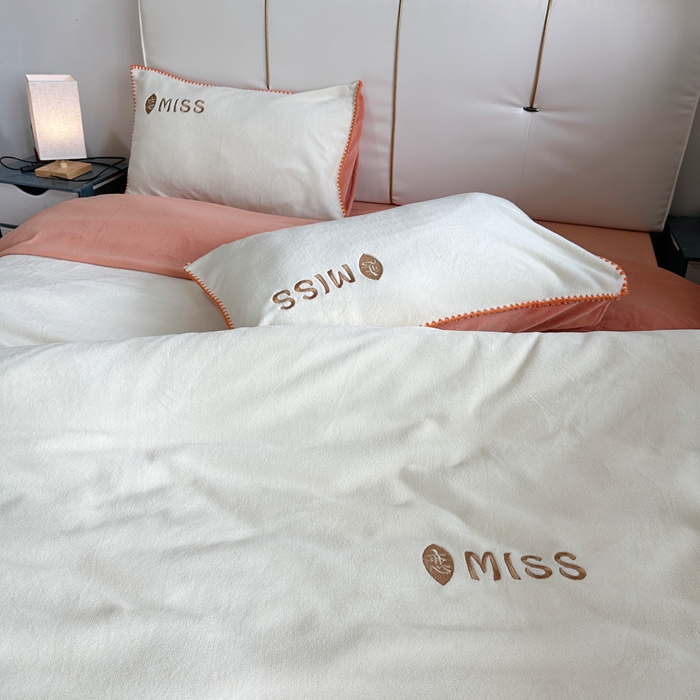 91家纺网 家纺一手货源 找家纺 眷恋 2024新款贝壳边牛奶绒刺绣四件套 恋-奶黄+南瓜橘