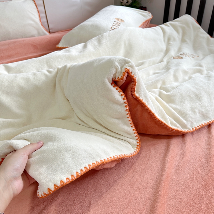 91家纺网 家纺一手货源 找家纺 眷恋 2024新款贝壳边牛奶绒刺绣四件套 恋-奶黄+南瓜橘