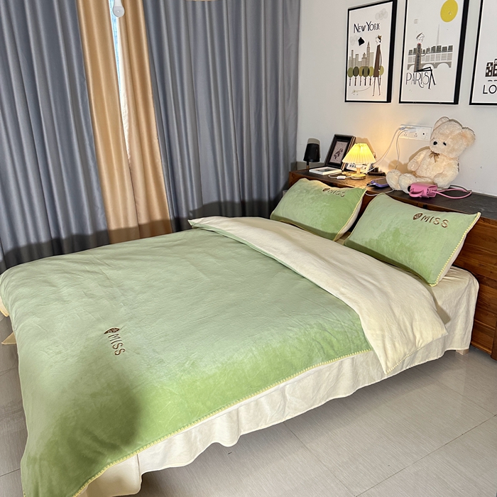 91家纺网 家纺一手货源 找家纺 眷恋 2024新款贝壳边牛奶绒刺绣四件套 恋-云川绿+米黄