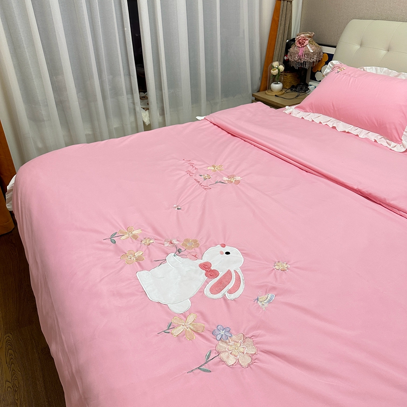 91家纺网 家纺一手货源 找家纺 易辰美 2024新款韩版花边亲肤棉贴布刺绣四件套-幸运兔 粉色