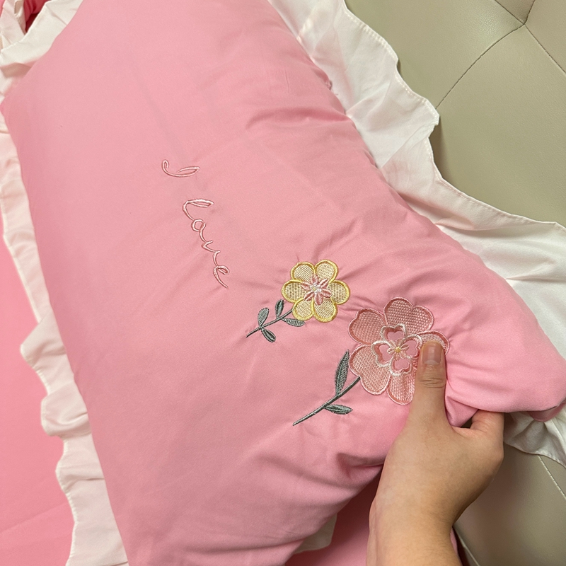 91家纺网 家纺一手货源 找家纺 易辰美 2024新款韩版花边亲肤棉贴布刺绣四件套-幸运兔 粉色