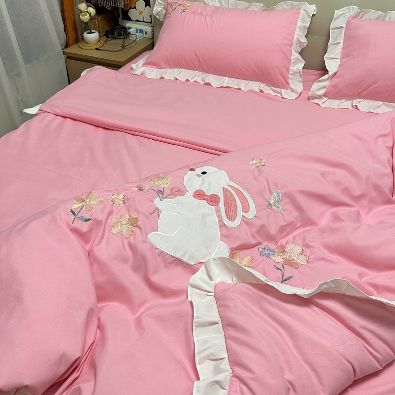 91家纺网 家纺一手货源 找家纺 易辰美 2024新款韩版花边亲肤棉贴布刺绣四件套-幸运兔 粉色