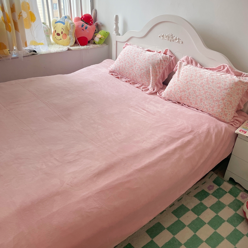 91家纺网 家纺一手货源 找家纺 春光里-2023新款高克重花边款直播热卖牛奶绒四件套 小雏菊-粉