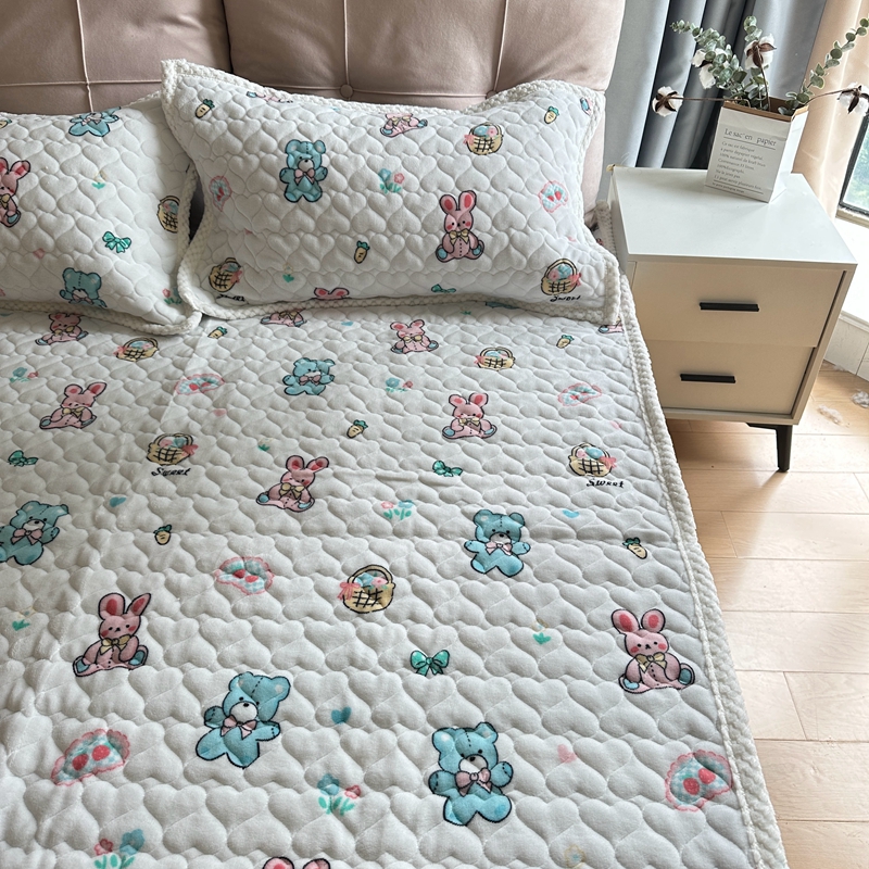 91家纺网 家纺一手货源 找家纺 川悦生活 2023新款A类印花牛奶绒床垫加厚绒保暖床护垫 少女日志蓝