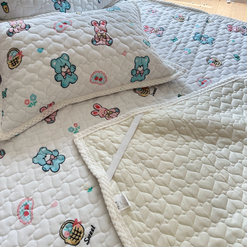 91家纺网 家纺一手货源 找家纺 川悦生活 2023新款A类印花牛奶绒床垫加厚绒保暖床护垫 少女日志蓝