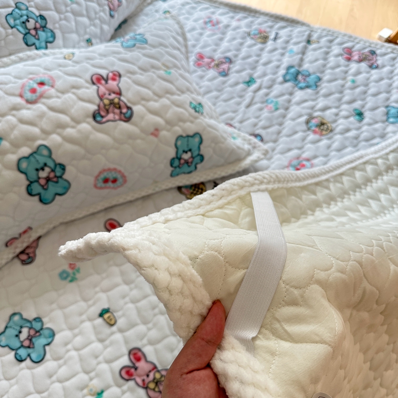 91家纺网 家纺一手货源 找家纺 川悦生活 2023新款A类印花牛奶绒床垫加厚绒保暖床护垫 少女日志蓝