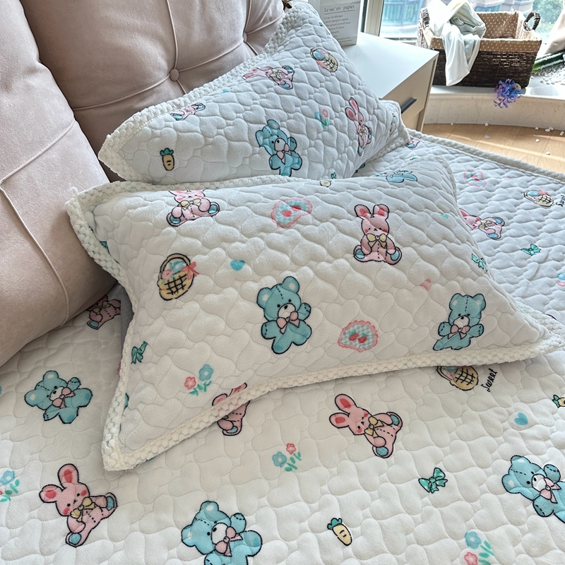 91家纺网 家纺一手货源 找家纺 川悦生活 2023新款A类印花牛奶绒床垫加厚绒保暖床护垫 少女日志蓝