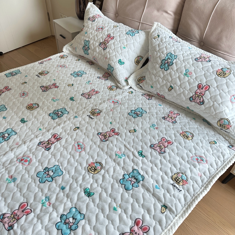 91家纺网 家纺一手货源 找家纺 川悦生活 2023新款A类印花牛奶绒床垫加厚绒保暖床护垫 少女日志蓝