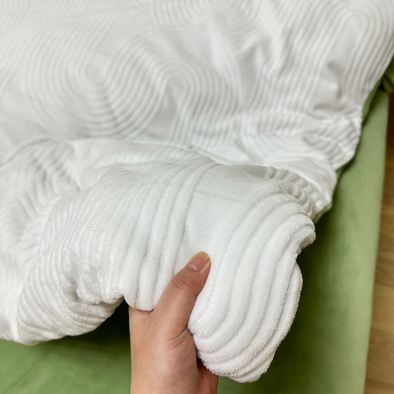 91家纺网 家纺一手货源 找家纺 （总）莱茵 2024新款高克重牛奶绒雕花烂花简单款四件套