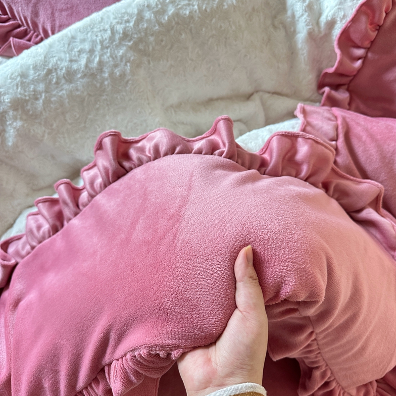 91家纺网 家纺一手货源 找家纺 芭比蔓 2024新款高克重牛奶绒四件套-爱恋系列 爱恋-甜豆沙