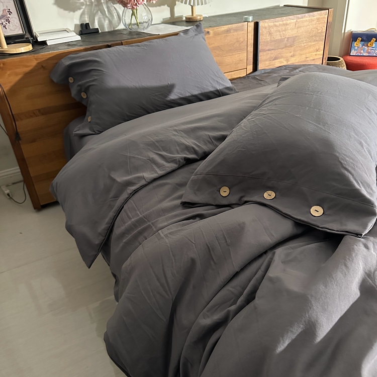 91家纺网 家纺一手货源 找家纺 纽扣款INS无印风四件套小竺棉日式云柔水洗棉轻奢高级床单款无印风纽扣款