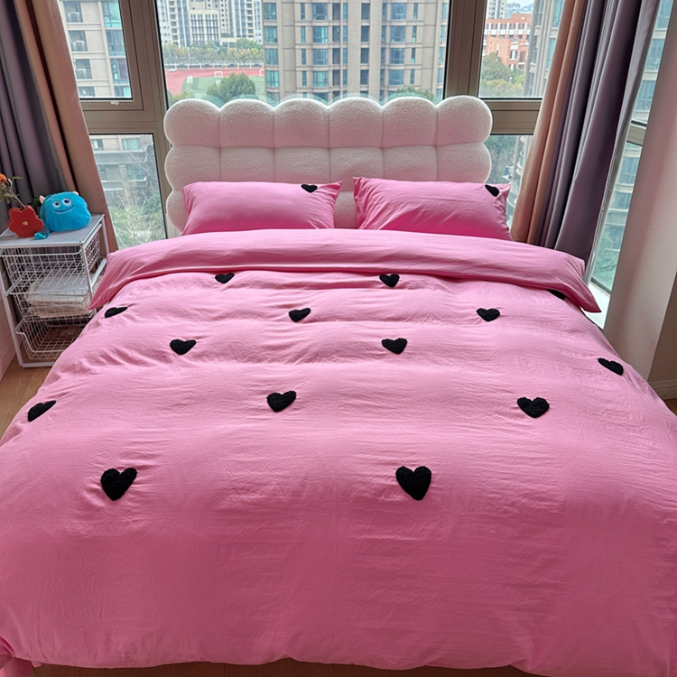 91家纺网 家纺一手货源 找家纺 N先生 2025新款超柔水洗棉毛巾绣四件套极简风系列 爱心-玫红