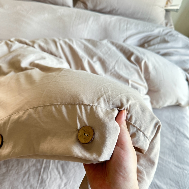 91家纺网 家纺一手货源 找家纺 yyds网供 2024新款纽扣款无印风四件套非全棉纯棉日式水洗棉三件套轻奢INS风（含买家秀） 奶油咖-无印风纽扣款