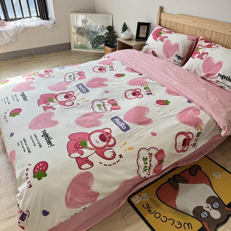 91家纺网 家纺一手货源 找家纺 清雅福 2024新款全棉13372小清新四件套-第三季 爱心草莓熊