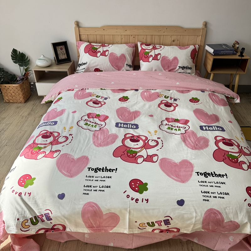 91家纺网 家纺一手货源 找家纺 清雅福 2024新款全棉13372小清新四件套-第三季 爱心草莓熊