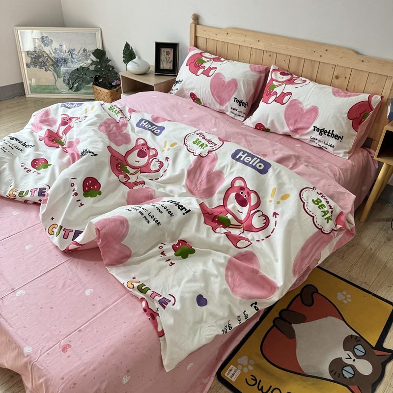 91家纺网 家纺一手货源 找家纺 清雅福 2024新款全棉13372小清新四件套-第三季 爱心草莓熊