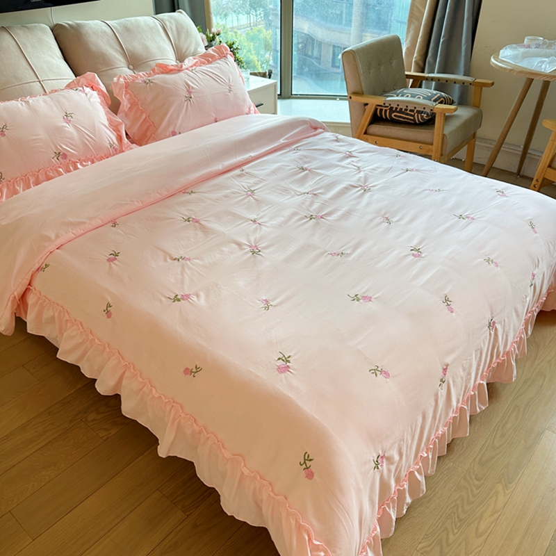 91家纺网 家纺一手货源 找家纺 （总）你好美丽 2025新款水洗棉满版刺绣大宽花边款四件套-花季