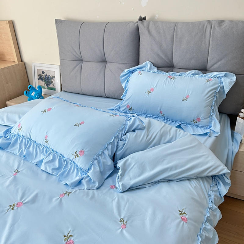 91家纺网 家纺一手货源 找家纺 你好美丽 2025新款水洗棉满版刺绣大宽花边款四件套-花季 花季蓝满版