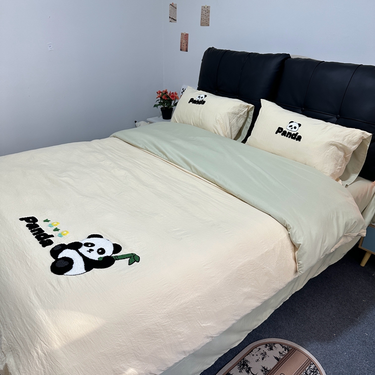 91家纺网 家纺一手货源 找家纺 优迈 2024新款超柔磨毛水洗棉毛巾绣四件套系列（专版） 熊猫