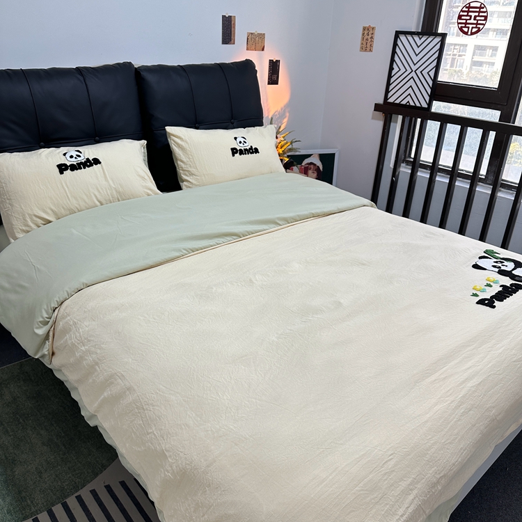 91家纺网 家纺一手货源 找家纺 优迈 2024新款超柔磨毛水洗棉毛巾绣四件套系列（专版） 熊猫