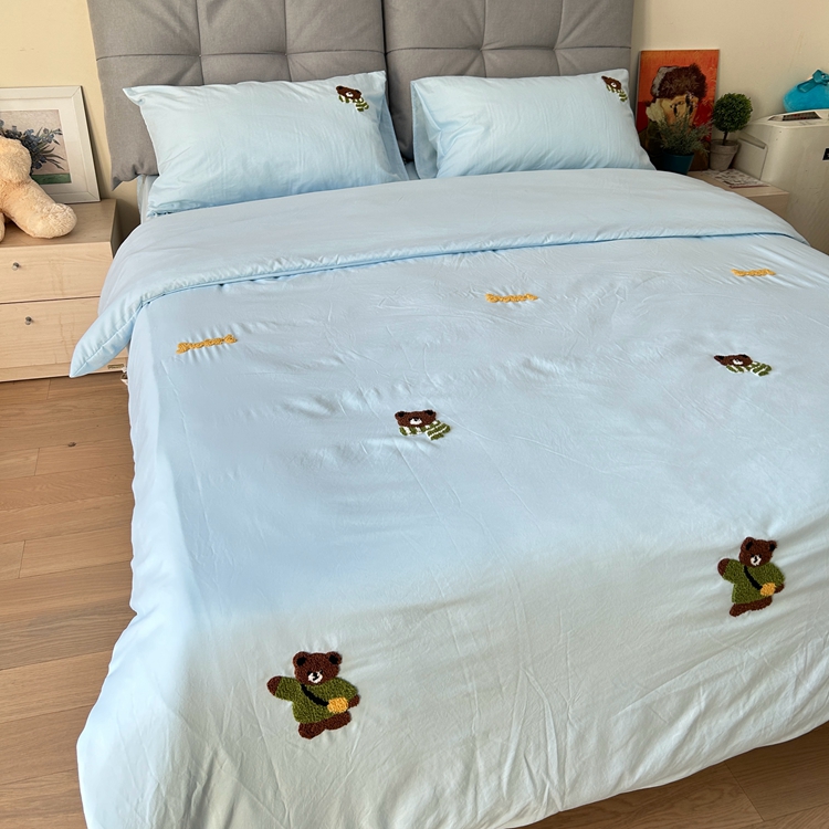 91家纺网 家纺一手货源 找家纺 优迈 2024新款超柔磨毛水洗棉毛巾绣四件套系列-风格二 小熊