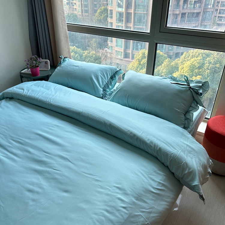 91家纺网 家纺一手货源 找家纺 春光里 2024新款蝴蝶结花边磨毛四件套 蝴蝶花边-冰蓝