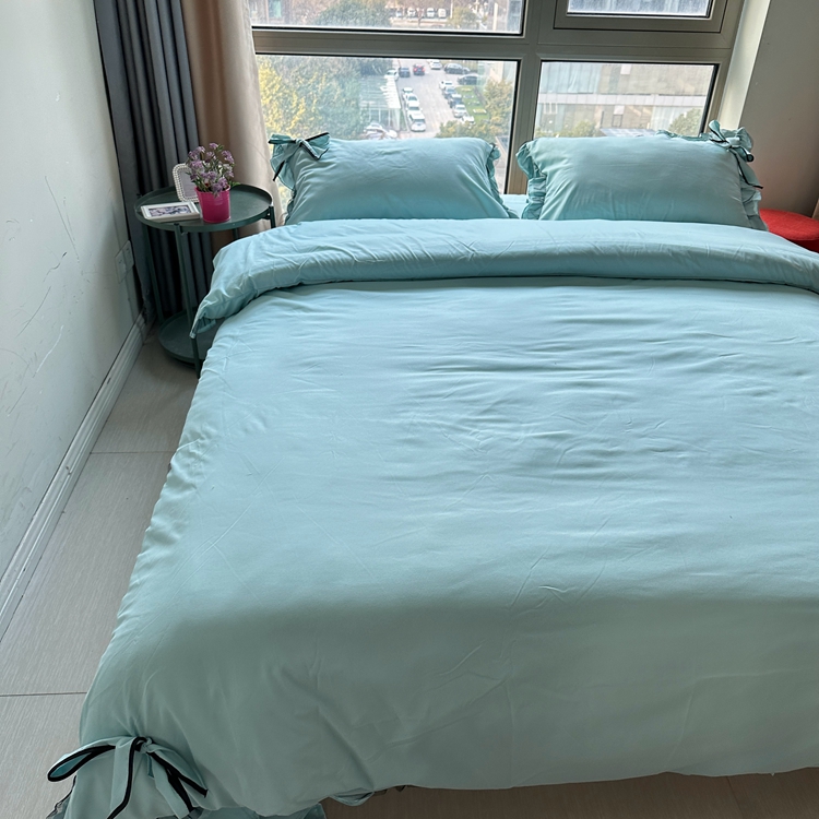 91家纺网 家纺一手货源 找家纺 春光里 2024新款蝴蝶结花边磨毛四件套 蝴蝶花边-冰蓝