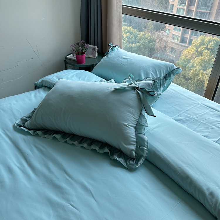 91家纺网 家纺一手货源 找家纺 春光里 2024新款蝴蝶结花边磨毛四件套 蝴蝶花边-冰蓝