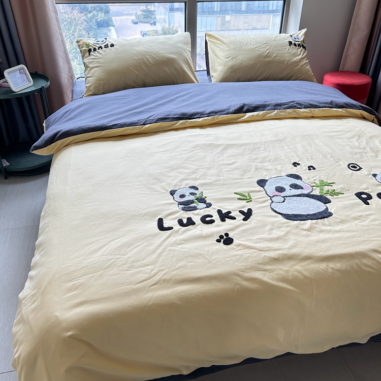 91家纺网 家纺一手货源 找家纺 沐慕家居 2024毛巾绣四件套 幸运熊猫-米色