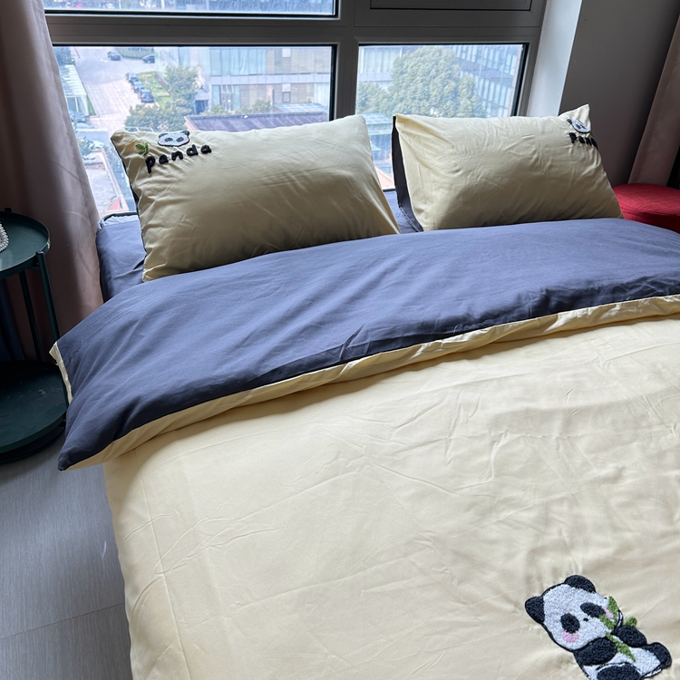 91家纺网 家纺一手货源 找家纺 沐慕家居 2024毛巾绣四件套 幸运熊猫-米色