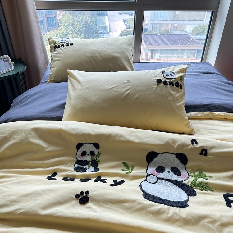 91家纺网 家纺一手货源 找家纺 沐慕家居 2024毛巾绣四件套 幸运熊猫-米色