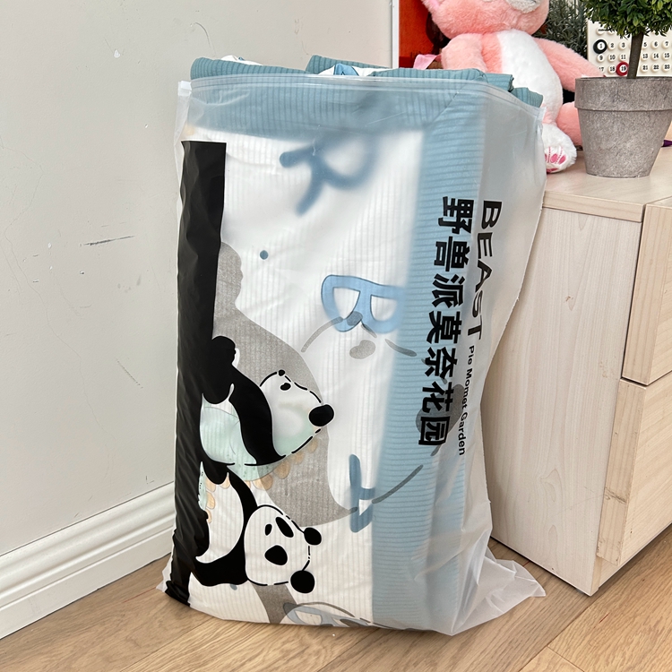 91家纺网 家纺一手货源 找家纺 星巴K家纺 2024新款小清新柔软泡泡棉夏凉被被子空调被夏被 字母恐龙