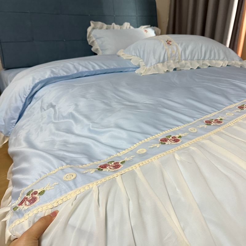 91家纺网 家纺一手货源 找家纺 花香四季家纺 2024新款水洗真丝刺绣花边公主风四件套--繁花系列 繁花-蓝色