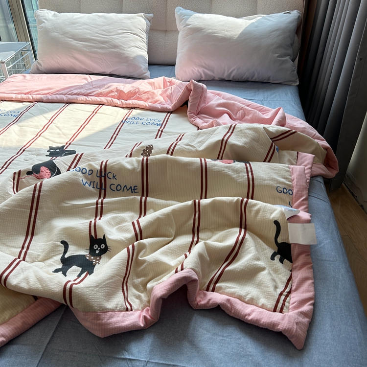 91家纺网 家纺一手货源 找家纺 星巴K家纺 2024新款小清新柔软泡泡棉夏凉被被子空调被夏被 粉喵