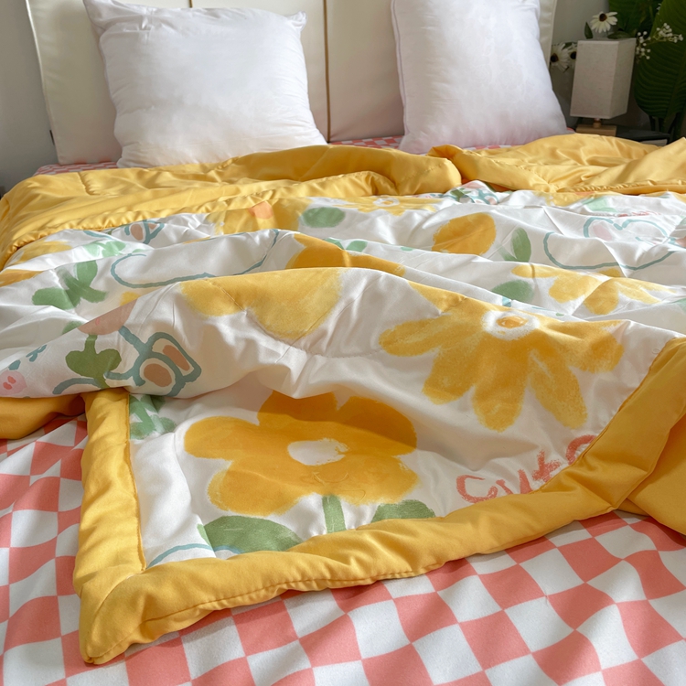 91家纺网 家纺一手货源 找家纺 星巴K 2023新款洛卡棉美棉印花夏被亲肤手包边夏被 阳光兔兔