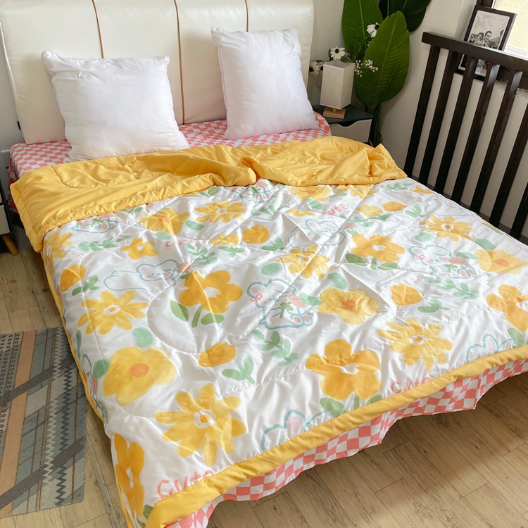 91家纺网 家纺一手货源 找家纺 星巴K 2023新款洛卡棉美棉印花夏被亲肤手包边夏被 阳光兔兔