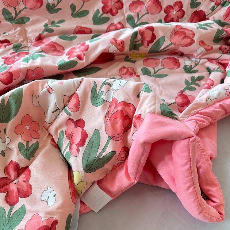 91家纺网 家纺一手货源 找家纺 星巴K 2023新款洛卡棉美棉印花夏被亲肤手包边夏被 花园兔