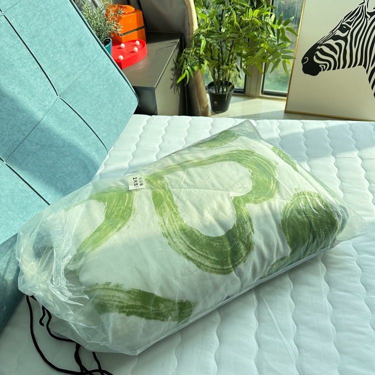 91家纺网 家纺一手货源 找家纺 星巴K 2023新款洛卡棉美棉印花夏被亲肤手包边夏被 爱心绿